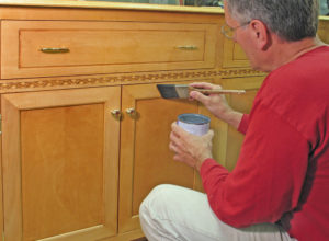 Cabinet Refacing vs. Cabinet Refinishing