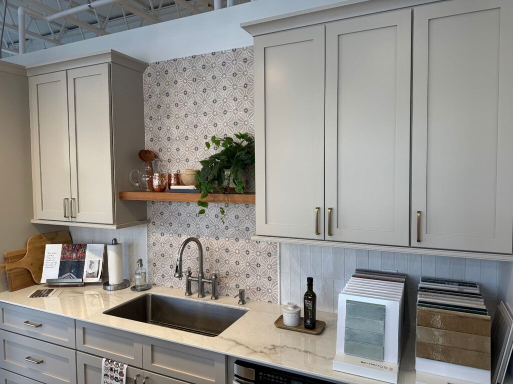Patterned backsplash feature wall